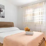 Apartment Bellezza In Makarska
